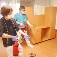 施設用度係です